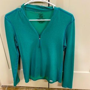 Patagonia pull over green